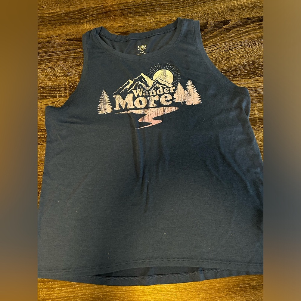 Women’s cut-off shirt